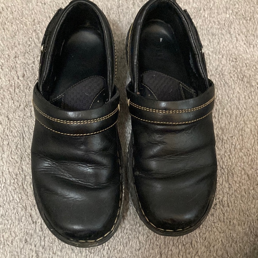 Born comfort clogs